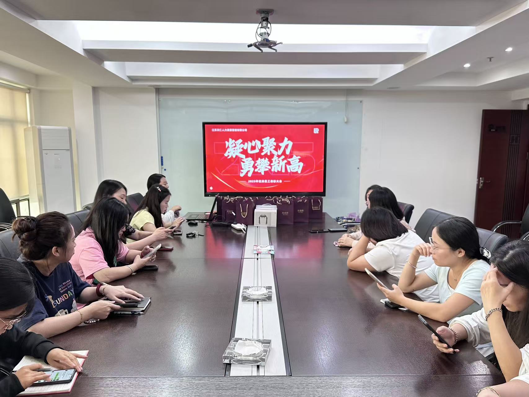 榮耀加冕 見(jiàn)證優(yōu)秀|天仁人力舉辦優(yōu)秀員工表彰大會(huì)